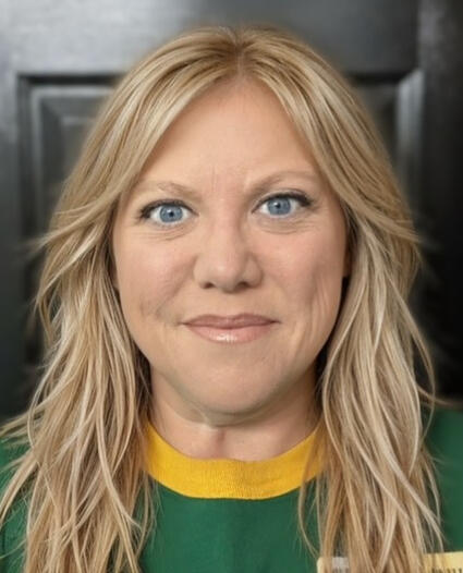 Founder: Laura Marshall Laura Marshall is a doctoral candidate and educator with experience across outdoor education, early childhood education, and adult learning. She has led community-building efforts through multiple large-scale events, coordinating volunteers and creating pr